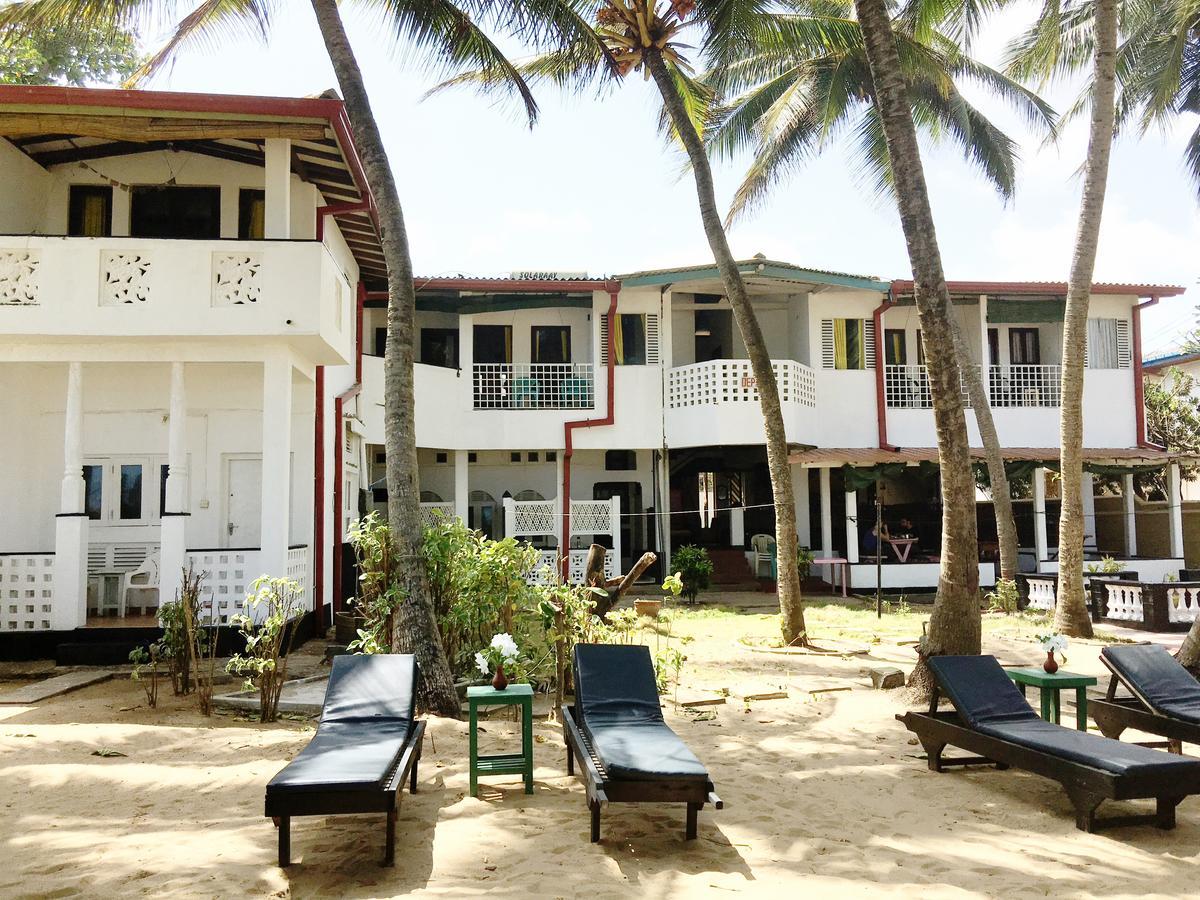 Dephani Beach Hotel Негомбо Экстерьер фото