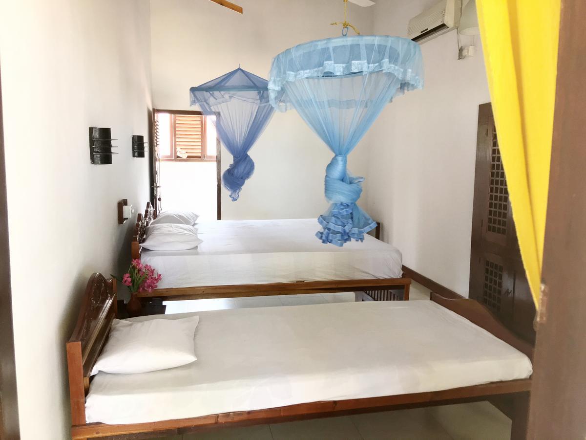 Dephani Beach Hotel Негомбо Экстерьер фото