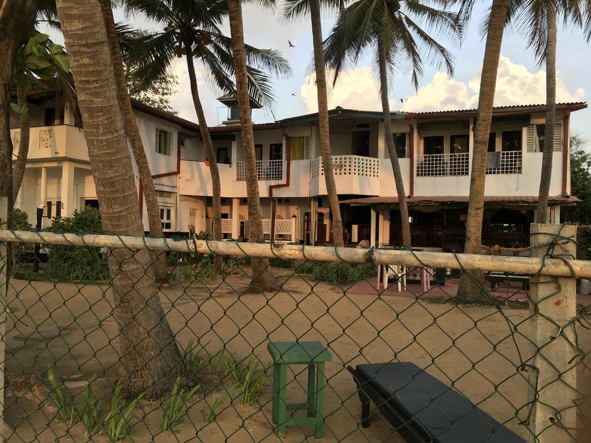 Dephani Beach Hotel Негомбо Экстерьер фото