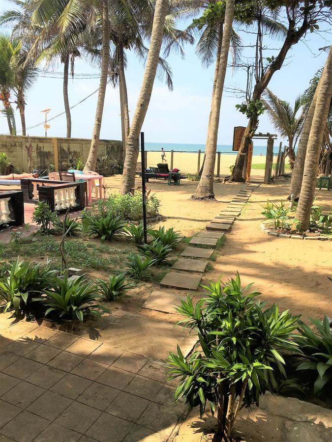 Dephani Beach Hotel Негомбо Экстерьер фото